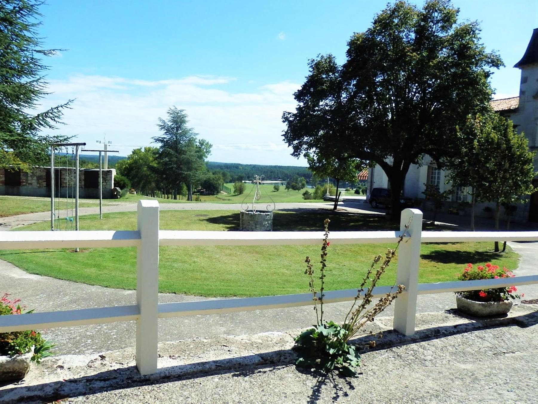 Domaine De Laroque Lou Maisouet Casteljaloux Extérieur photo